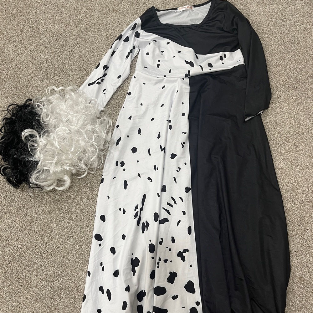 Cruella Devile Black and White Dalmatian Costume Dress and wig size 6-8